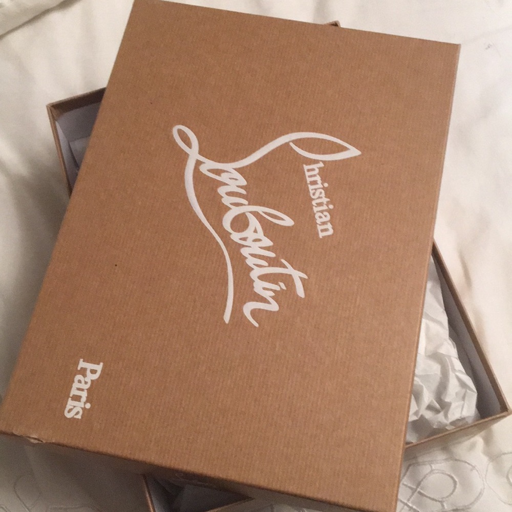 BRAND NEW a Christian Louboutin Light Pink Pumps - Picture 3 of 8